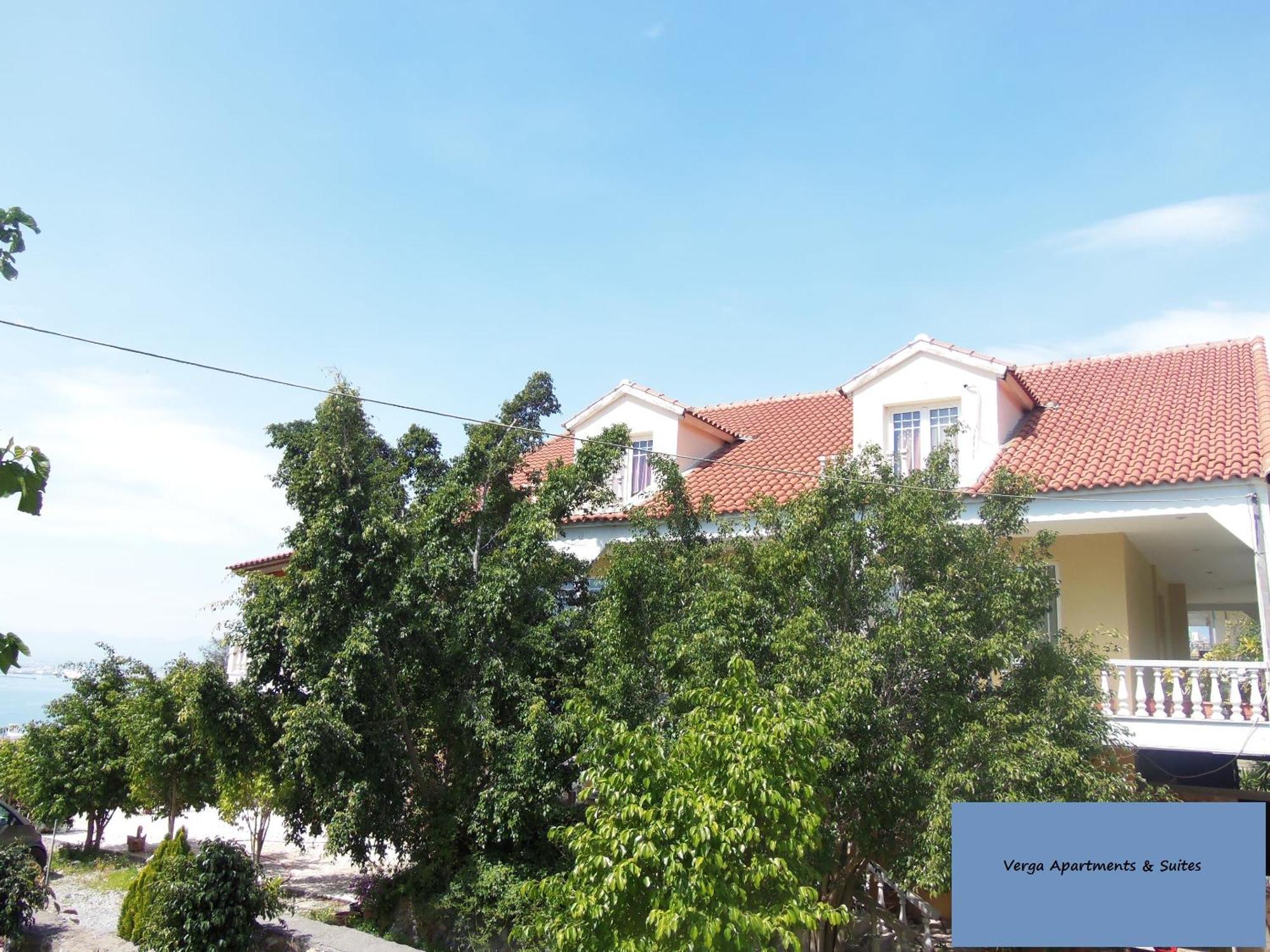 Verga Apartments & Suites Kalamata Exterior photo